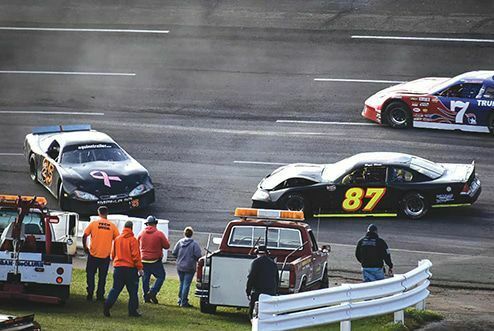 acob York (25) and Bryce Blake (87) got a little too close for comfort during the first Limited Late Model division race. PHOTO BY RJ ROSE